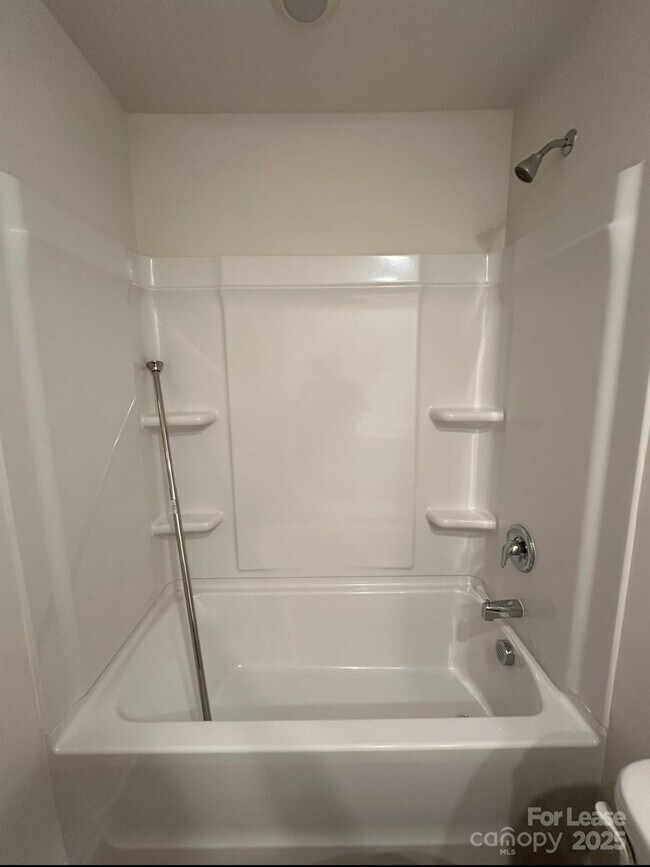 Building Photo - 118 Way Cross Ln