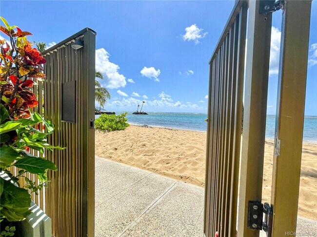 Building Photo - 4999 Kahala Ave