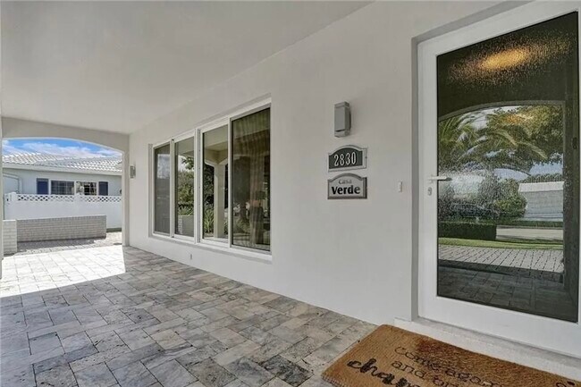 Building Photo - 2830 NE 55th St