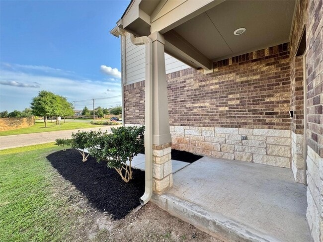 Building Photo - 14309 Eucalyptus Bnd