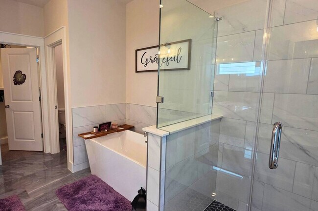 Building Photo - 5342 Donovan Gdns Ln