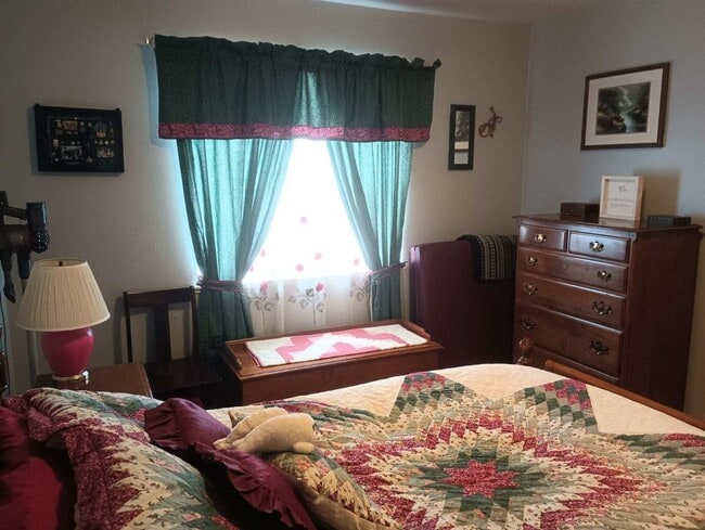 Building Photo - 2 Bedroom Townhouse in the heart of Tennyson!