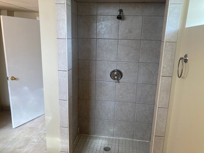 Building Photo - 3 bedroom, 2 FULL Bath Brick Ranch - HW Floors - Finished Bsmt - 1 car garage - Sec. 8 OK