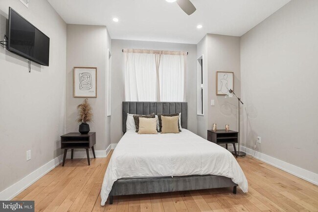 Building Photo - 1514 S Bambrey St