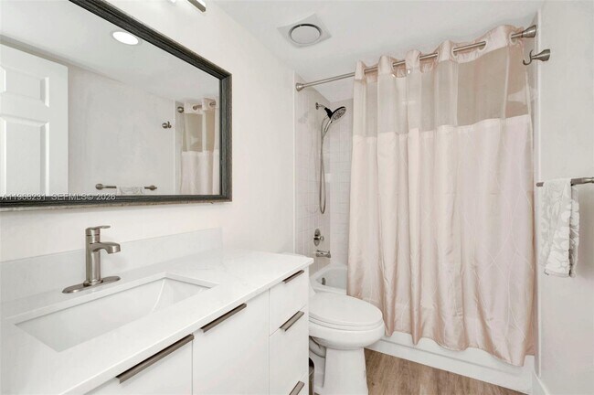 Building Photo - 1351 SW 125th Ave