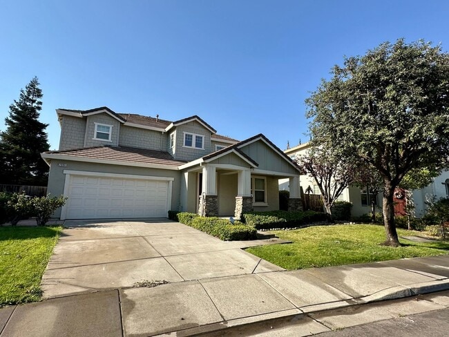 Primary Photo - Large beautiful home, new paint. Bedroom a...