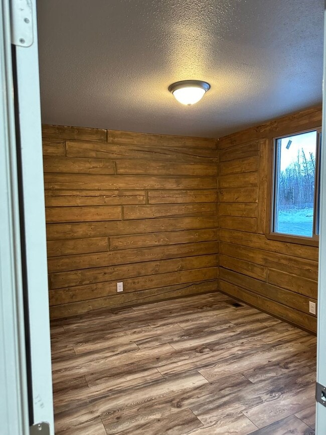 Building Photo - Sign new lease for February and save 1/2 a...
