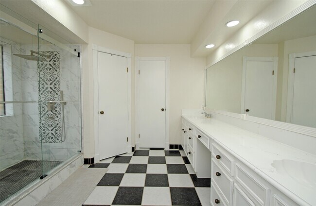 Building Photo - 15007 Pebble Bend Dr