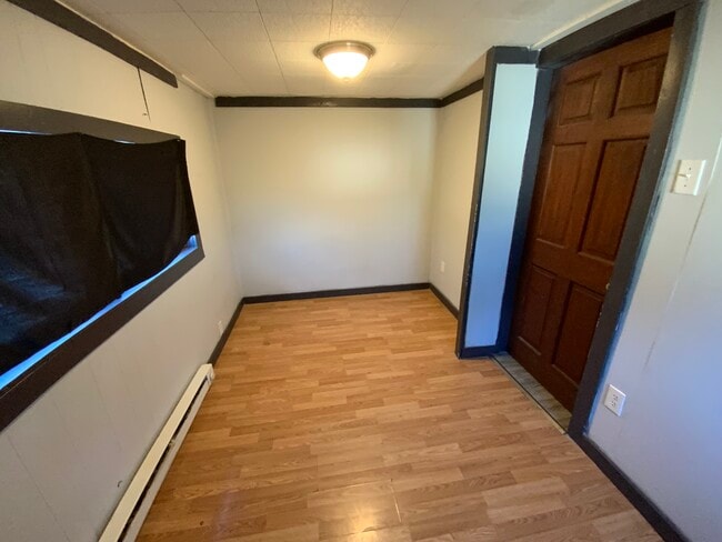 Building Photo - 12 S Beard St