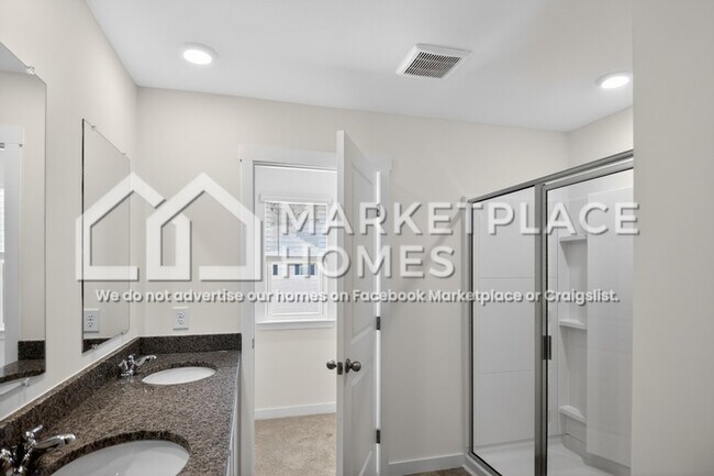 Building Photo - 3220 Highline Dr