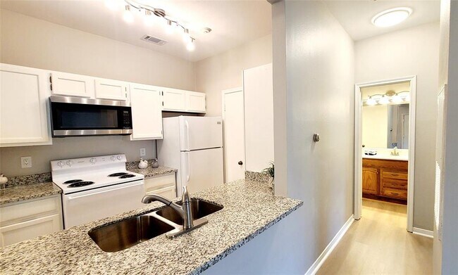 Building Photo - 3500 Tangle Brush Dr