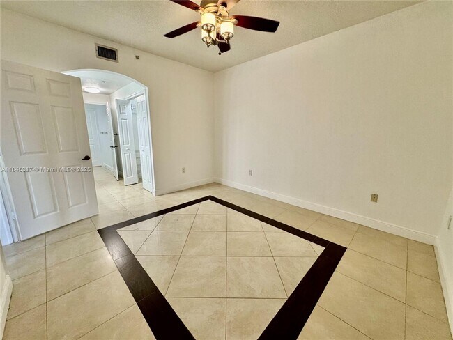 Building Photo - 6540 NW 114th Ave