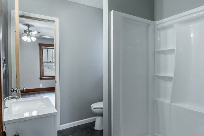 Building Photo - 2215 SW Hazelton Ct