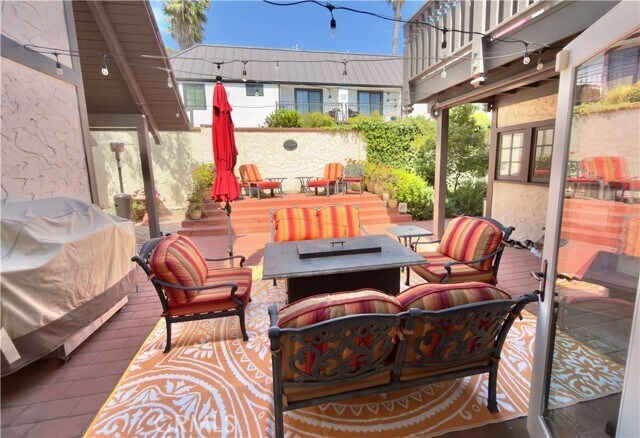 Building Photo - 327 Aster St