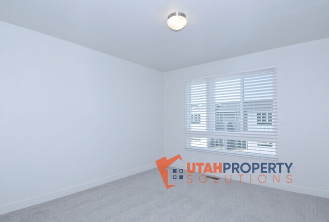 Building Photo - 1036 W 430 S