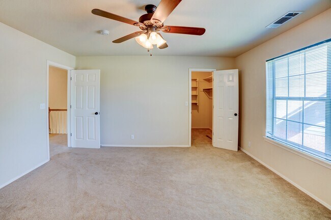 Building Photo - Beautiful home across from Jenks Middle School