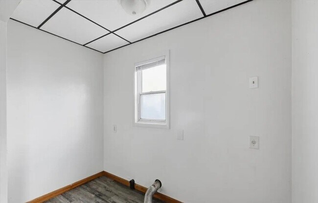 Building Photo - 700-702 Ewing St