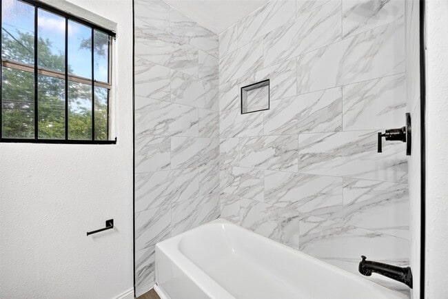 Building Photo - 9211 Clearway Dr