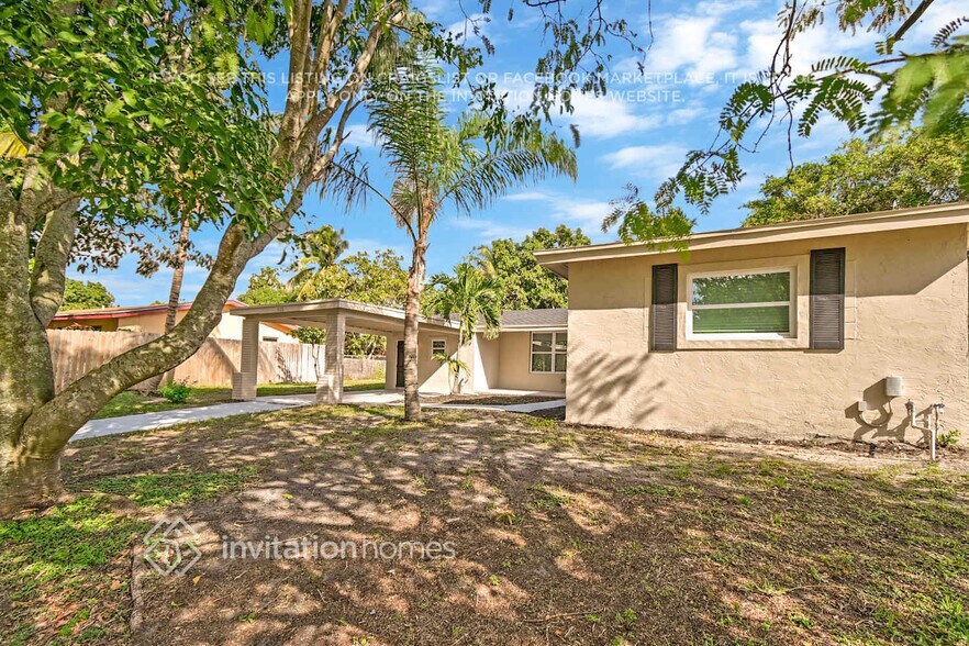 Building Photo - 525 Dolphin Dr