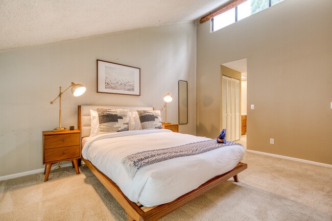 Building Photo - 13954 NE 60th Way