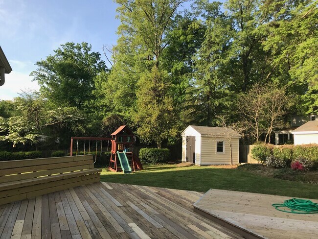 Building Photo - Renovated Colonial in Bon Air
