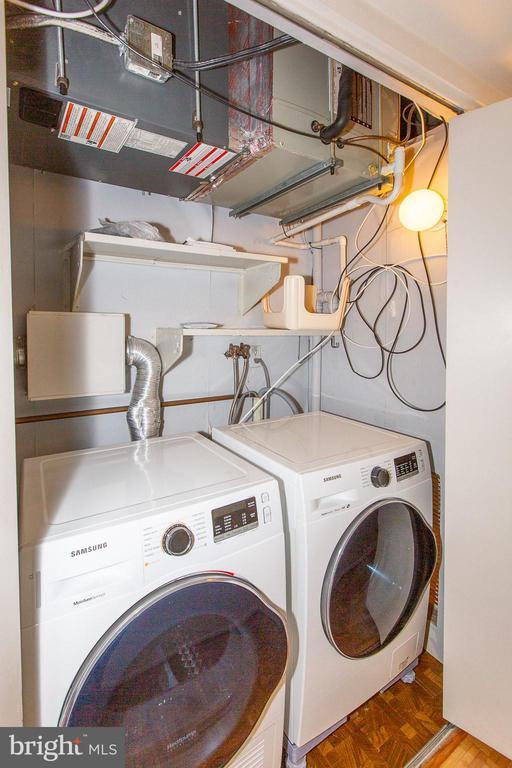 Building Photo - 20930 Valley Forge Cir