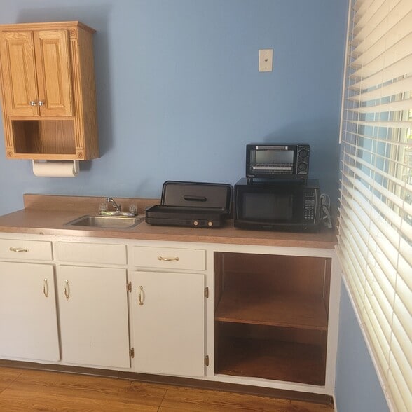 Building Photo - 1726 Crescent Dr