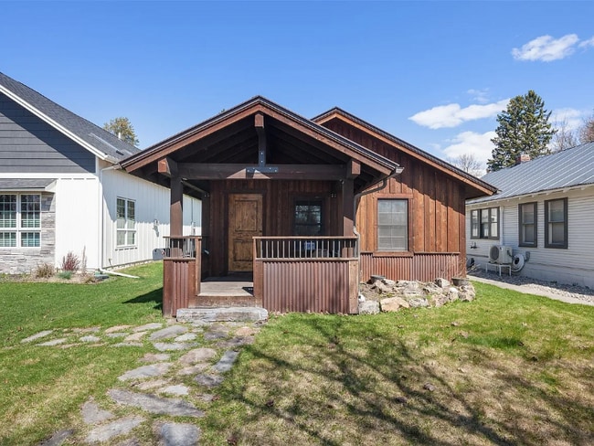 Building Photo - 916 2nd St