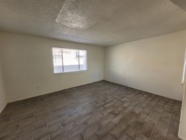 Building Photo - 2630 S Virginia Dr