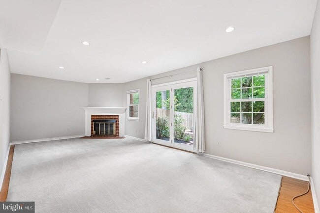 Building Photo - 214 James Thurber Ct