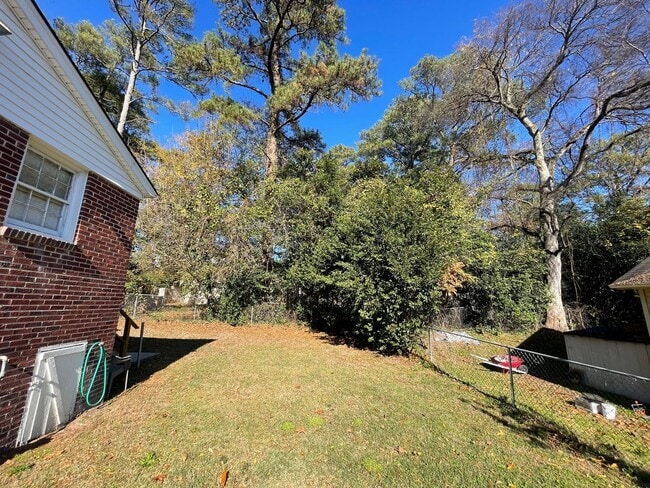 Building Photo - 2 Bedroom 1 Bath Brick Home