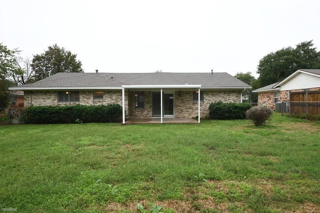Building Photo - Updated 3BR/2BA Brick Home with Granite Kitchen & Fenced Yard — Kaufman ISD