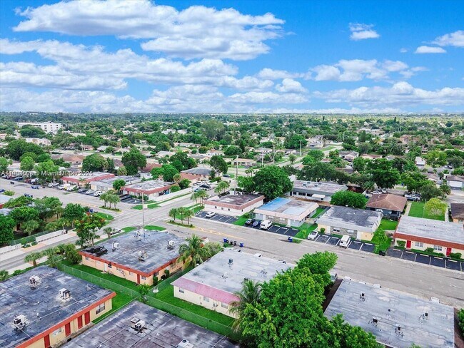 Building Photo - 7740 SW 10th St