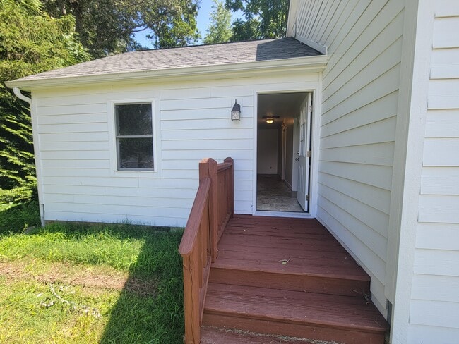 Building Photo - 317 Poplar St