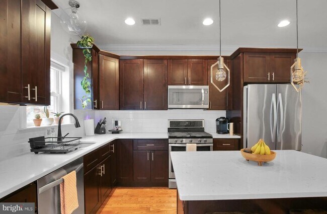 Building Photo - 1715 N Howard St