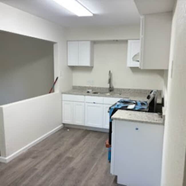 Building Photo - Beautiful newly remodeled 2/1 apartment!
