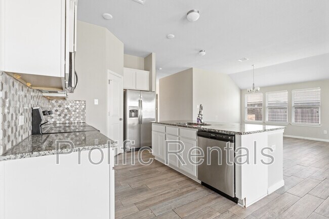 Building Photo - 6117 Verde Dr