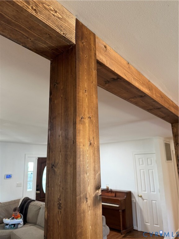 Building Photo - 8 English Oak Cir