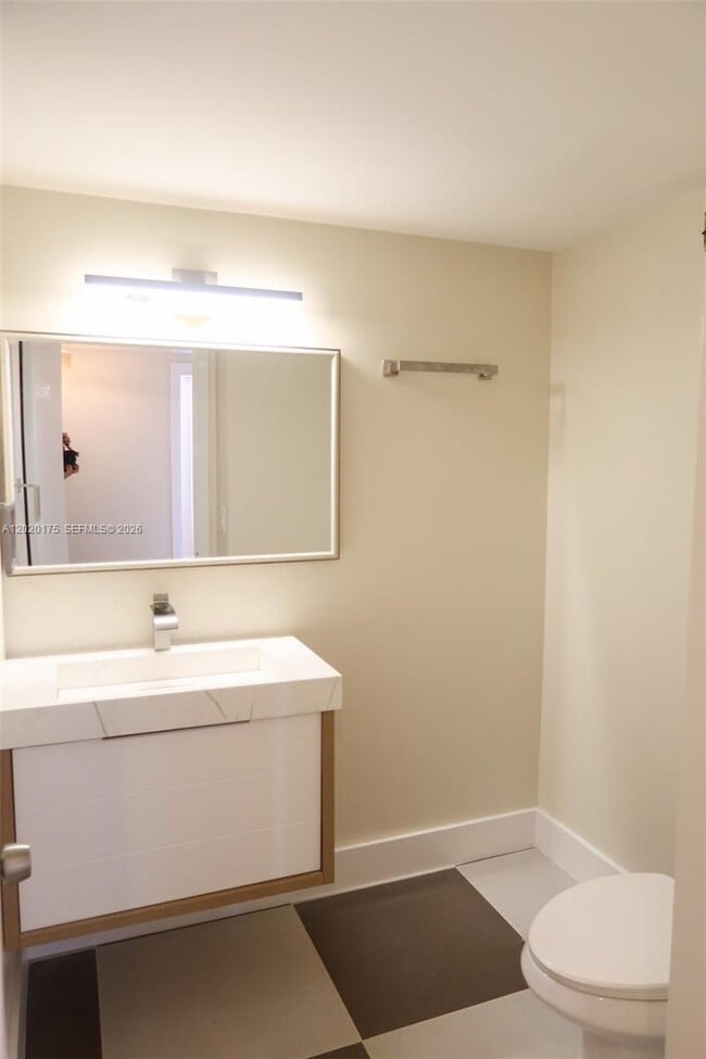 Building Photo - 2500 Parkview Dr
