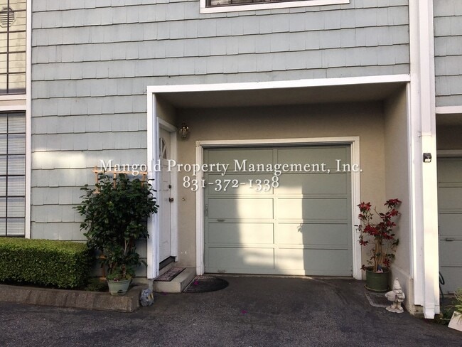 Building Photo - 1001 Funston Ave