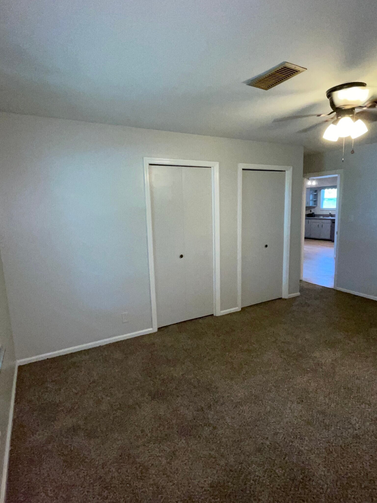 Building Photo - 402 Schenkel Ln