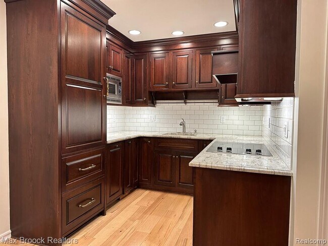 Building Photo - 444 Chester St