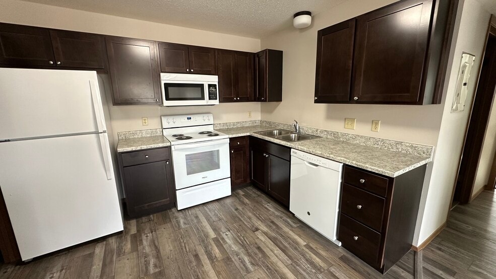 Building Photo - Pebble Creek Apartments