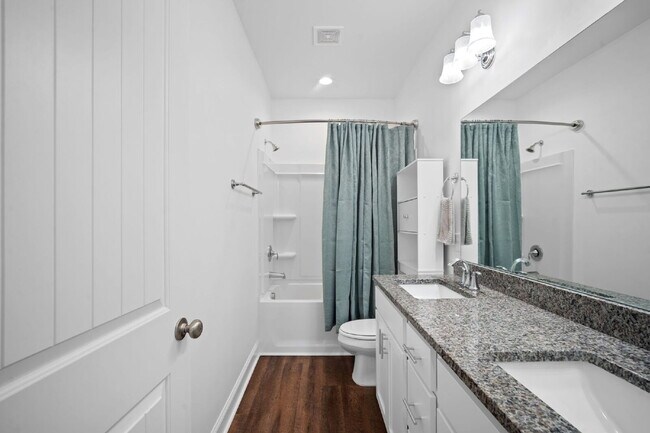 Building Photo - 3 Bedroom 2.5 Bath home in Azalea Square