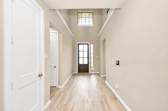 Building Photo - 584 Santa Rosa Hls Dr