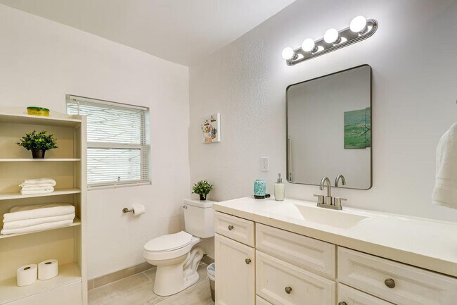 Building Photo - 9611 3rd View St