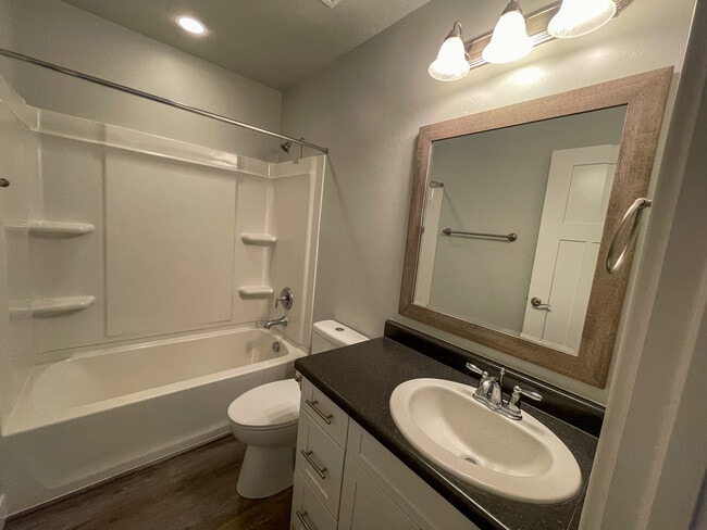 Building Photo - 865 S Aspen Wy