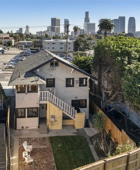 Building Photo - 211 1/2 S Burlington Ave