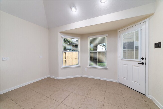 Building Photo - 14011 Pawnee Trails Dr