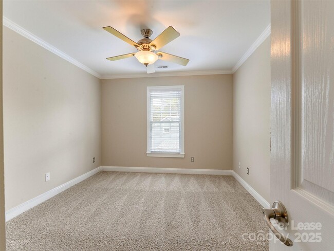 Building Photo - 620 Marsh Rd